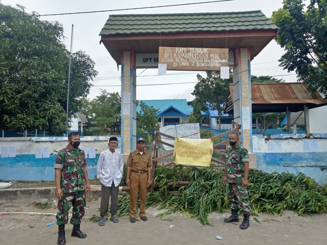 Guru di Jeneponto Segel Sekolah, Puluhan Siswa SMP Terlantar Tidak Belajar